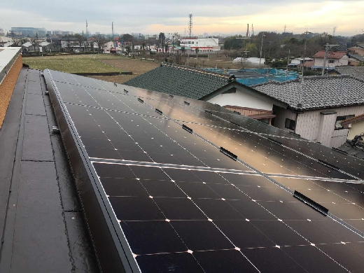 広々とした屋根に大容量の太陽光発電